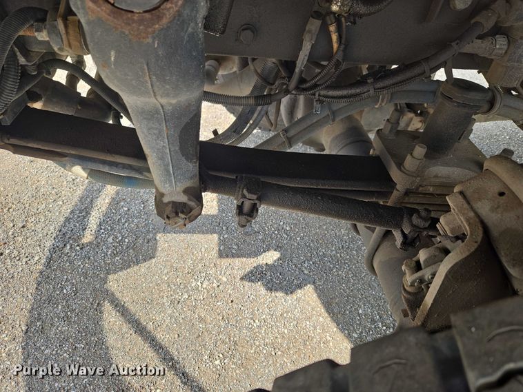 image for item ET5139 2010 Kenworth T370 bucket truck