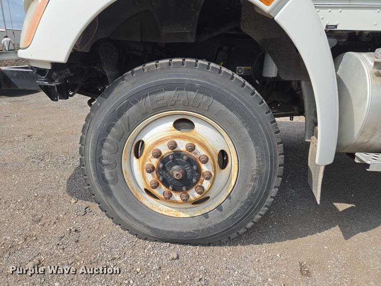 image for item ET5139 2010 Kenworth T370 bucket truck