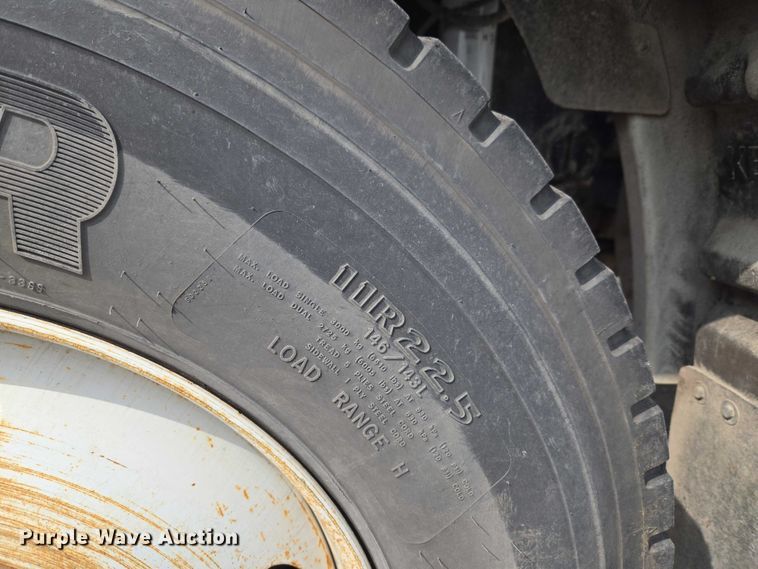 image for item ET5139 2010 Kenworth T370 bucket truck