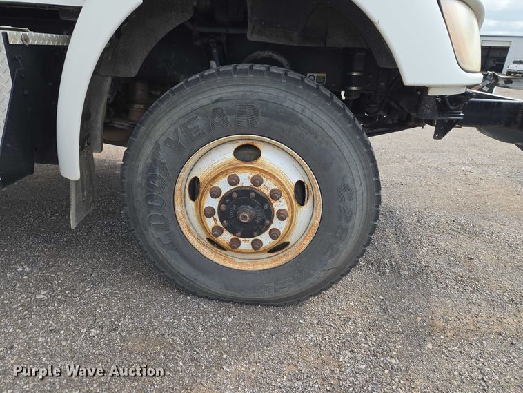 image for item ET5139 2010 Kenworth T370 bucket truck