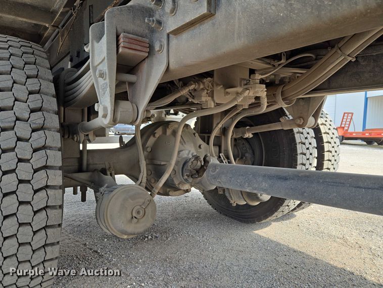 image for item ET5139 2010 Kenworth T370 bucket truck