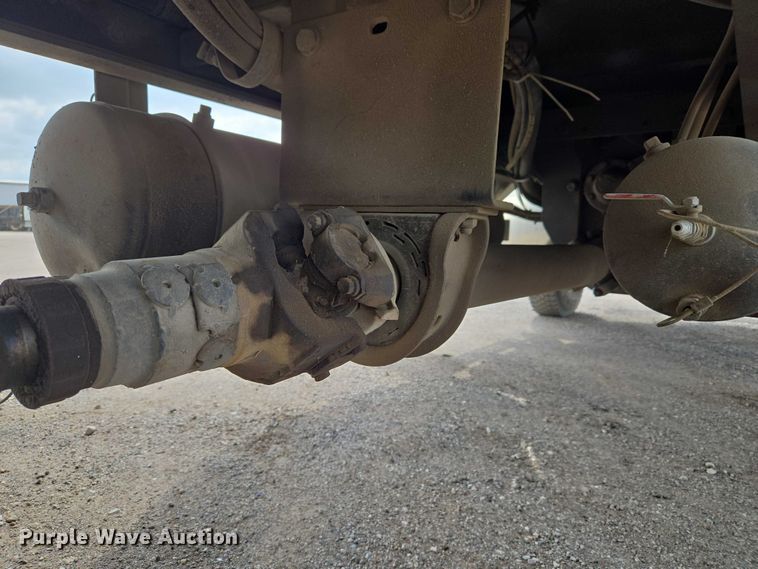 image for item ET5139 2010 Kenworth T370 bucket truck