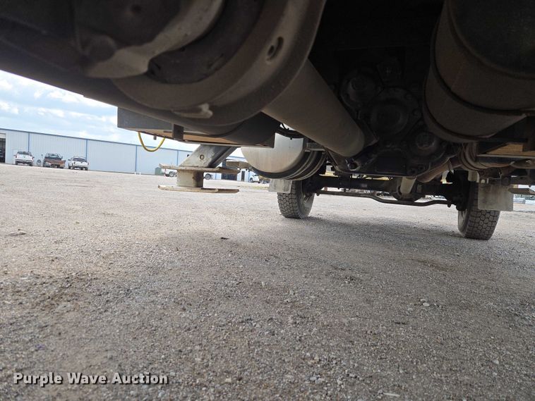 image for item ET5139 2010 Kenworth T370 bucket truck