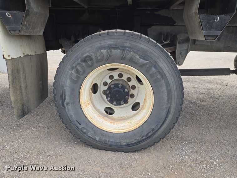 image for item ET5139 2010 Kenworth T370 bucket truck