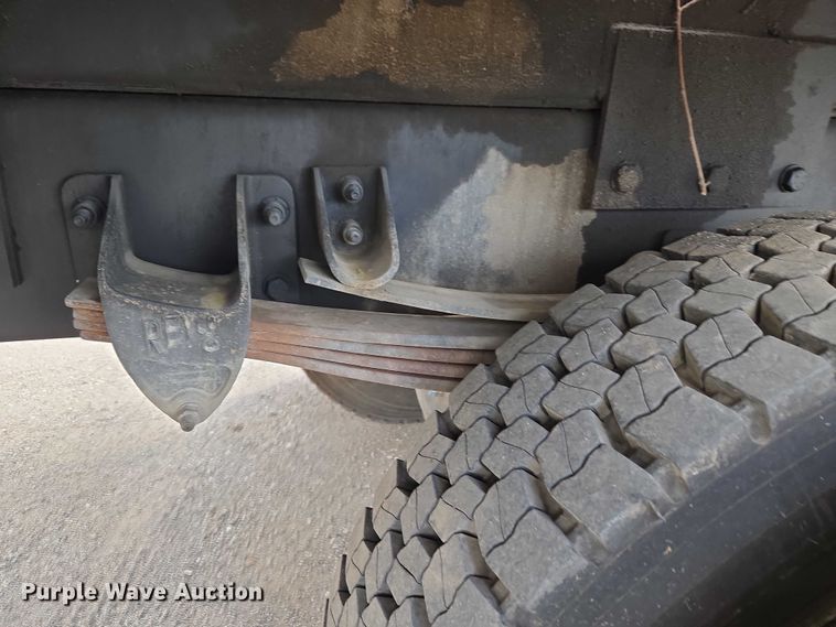 image for item ET5139 2010 Kenworth T370 bucket truck