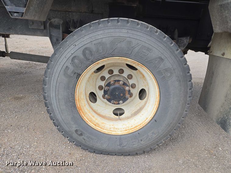 image for item ET5139 2010 Kenworth T370 bucket truck