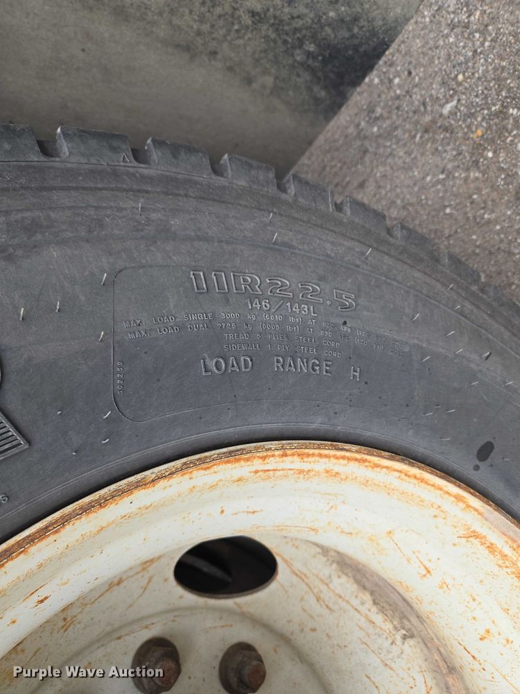 image for item ET5139 2010 Kenworth T370 bucket truck