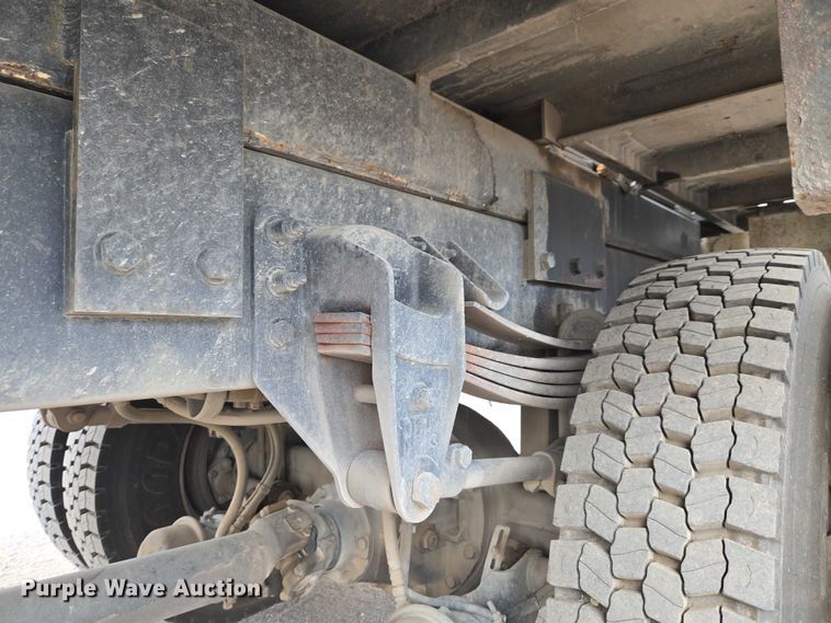 image for item ET5139 2010 Kenworth T370 bucket truck