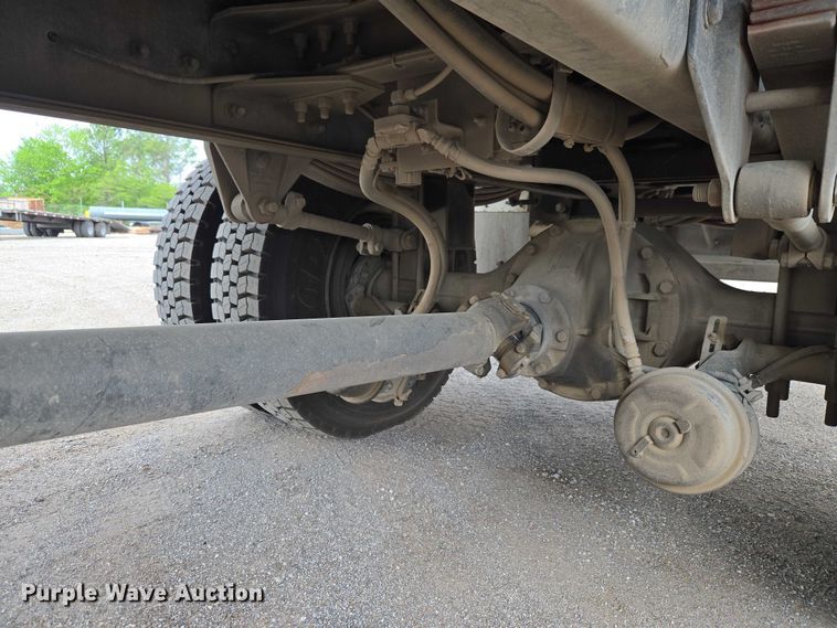 image for item ET5139 2010 Kenworth T370 bucket truck