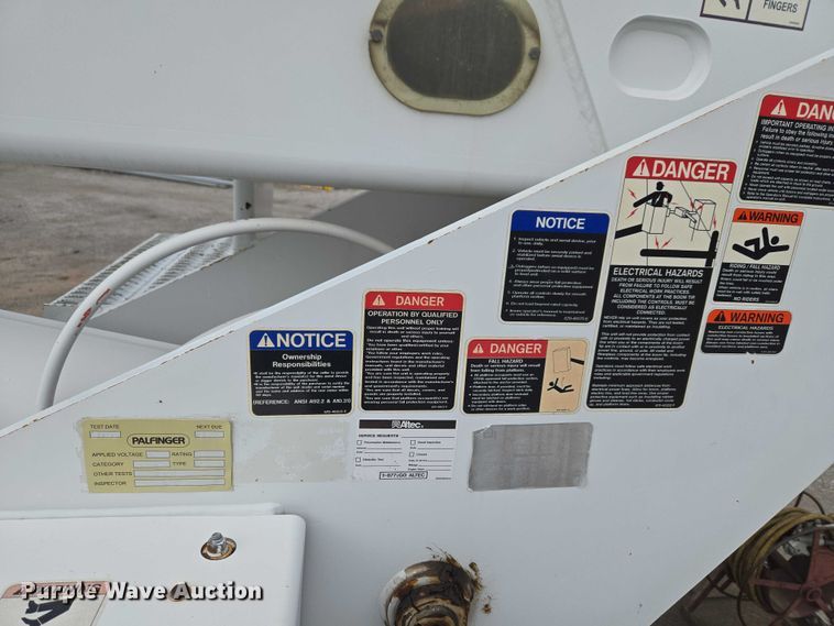 image for item ET5139 2010 Kenworth T370 bucket truck