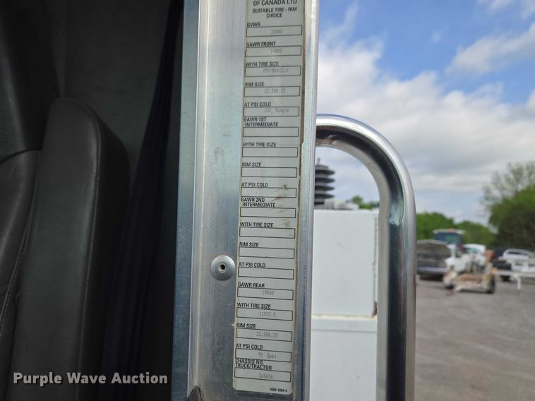 image for item ET5139 2010 Kenworth T370 bucket truck