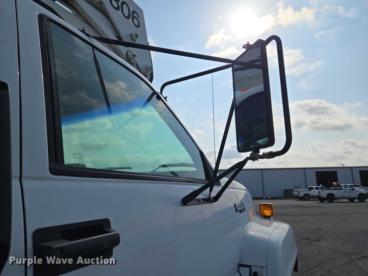 image for item ET5140 1994 Chevrolet C6500 bucket truck