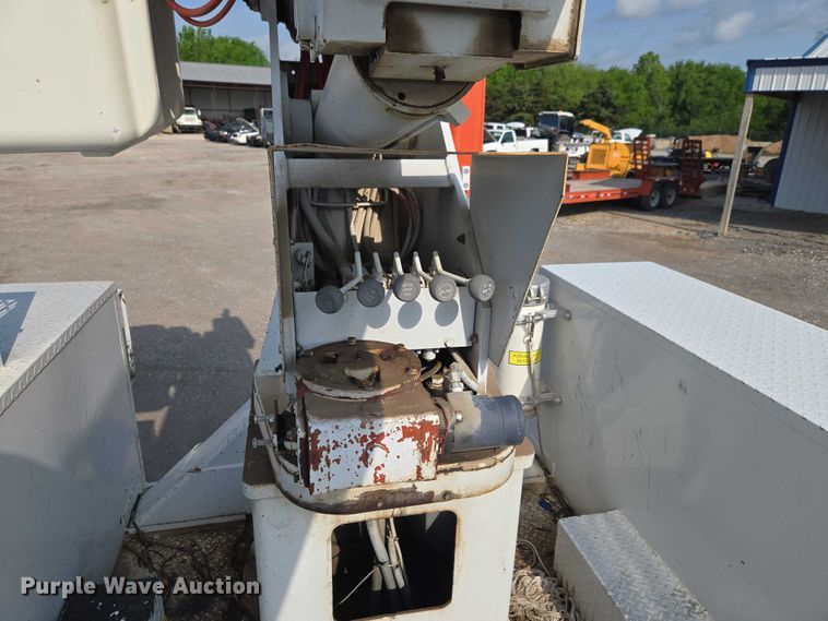 image for item ET5140 1994 Chevrolet C6500 bucket truck