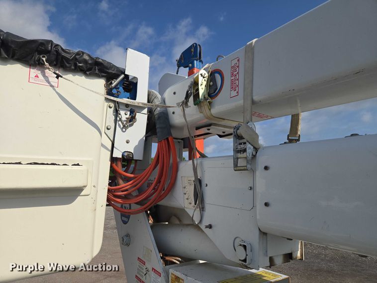 image for item ET5140 1994 Chevrolet C6500 bucket truck