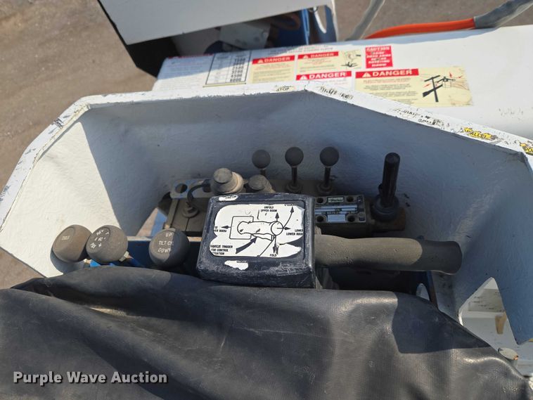 image for item ET5140 1994 Chevrolet C6500 bucket truck