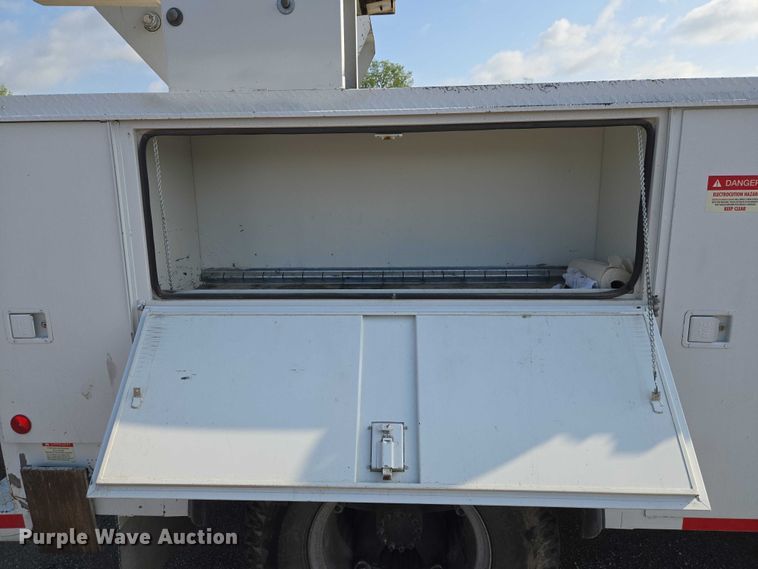 image for item ET5140 1994 Chevrolet C6500 bucket truck