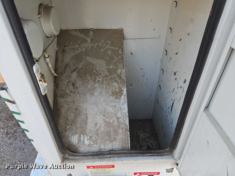 image for item ET5140 1994 Chevrolet C6500 bucket truck