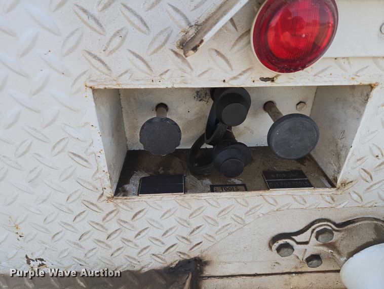 image for item ET5140 1994 Chevrolet C6500 bucket truck