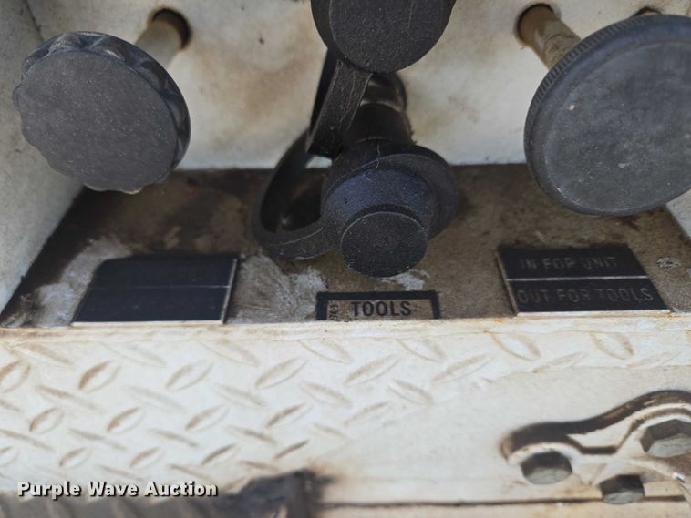 image for item ET5140 1994 Chevrolet C6500 bucket truck