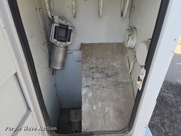 image for item ET5140 1994 Chevrolet C6500 bucket truck