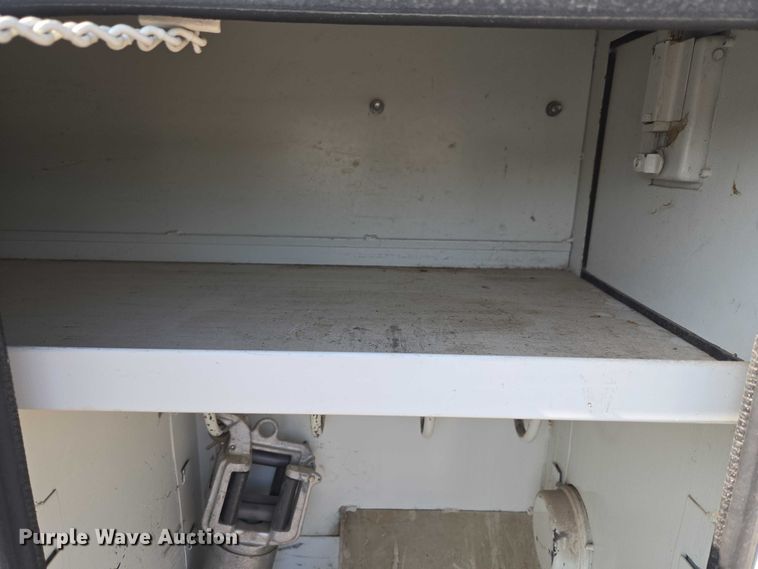 image for item ET5140 1994 Chevrolet C6500 bucket truck