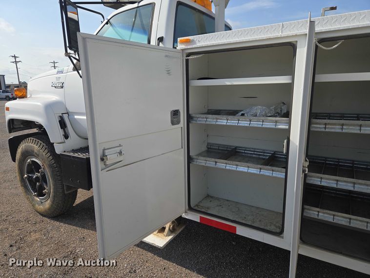 image for item ET5140 1994 Chevrolet C6500 bucket truck