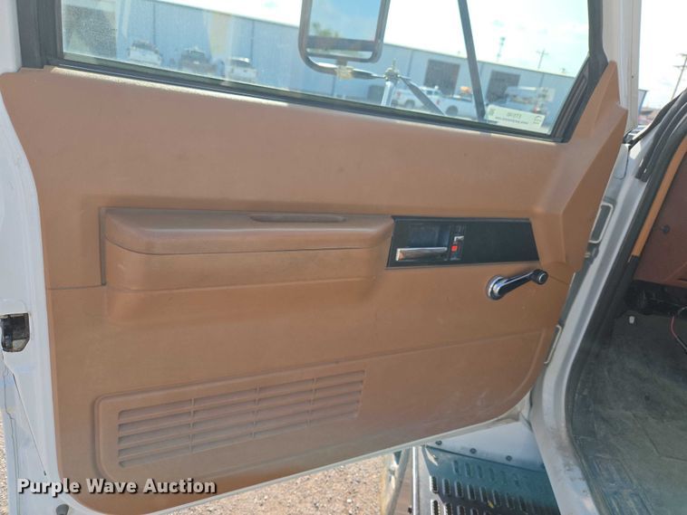 image for item ET5140 1994 Chevrolet C6500 bucket truck