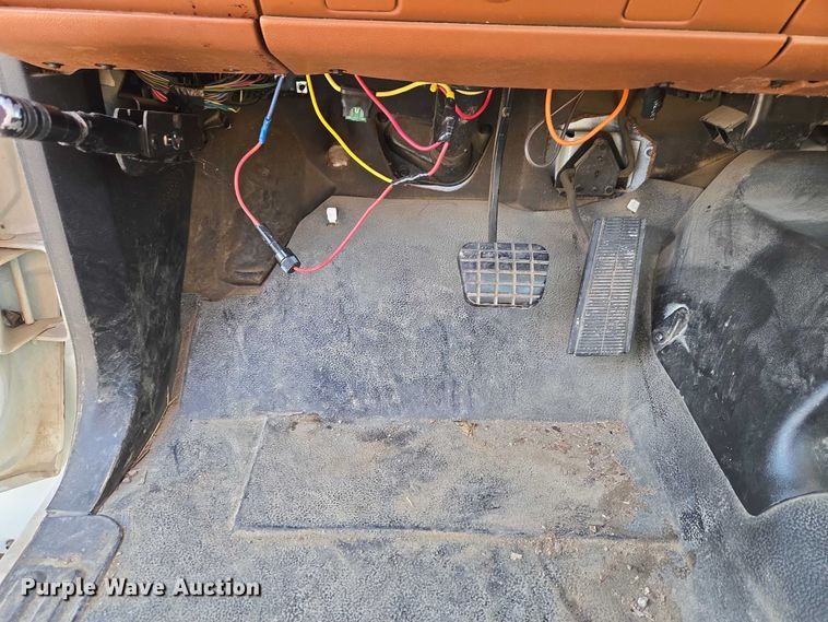 image for item ET5140 1994 Chevrolet C6500 bucket truck