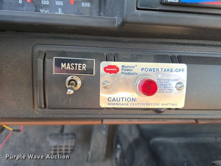 image for item ET5140 1994 Chevrolet C6500 bucket truck