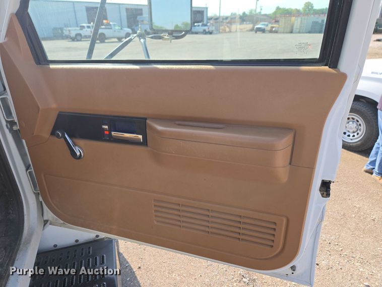 image for item ET5140 1994 Chevrolet C6500 bucket truck