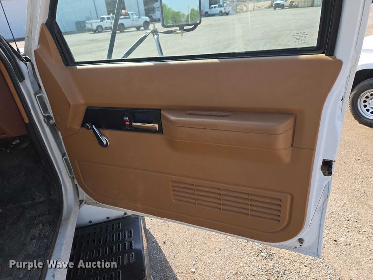 image for item ET5140 1994 Chevrolet C6500 bucket truck