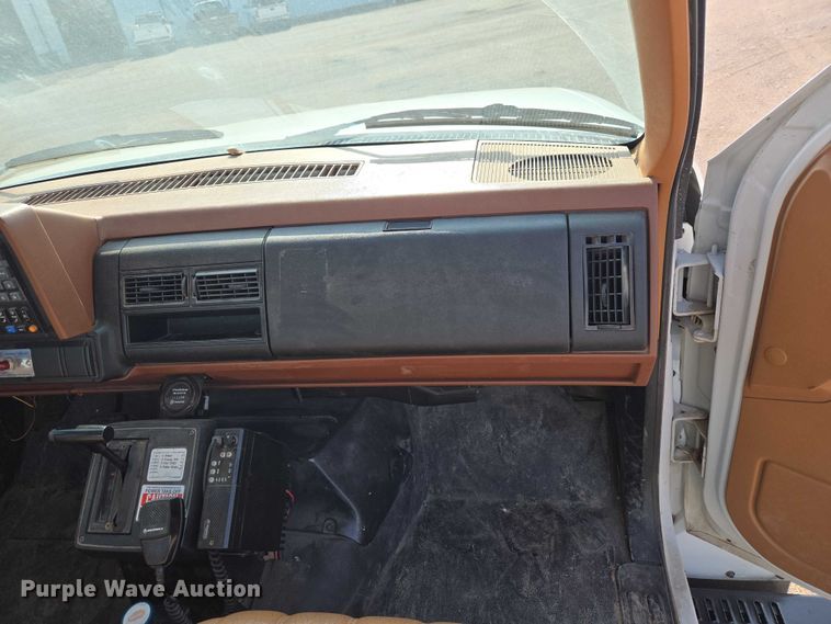 image for item ET5140 1994 Chevrolet C6500 bucket truck