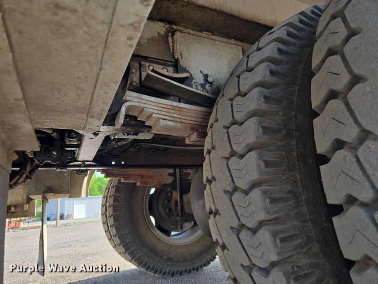 image for item ET5140 1994 Chevrolet C6500 bucket truck