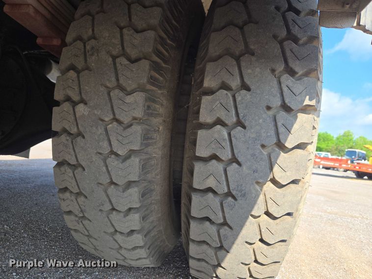 image for item ET5140 1994 Chevrolet C6500 bucket truck