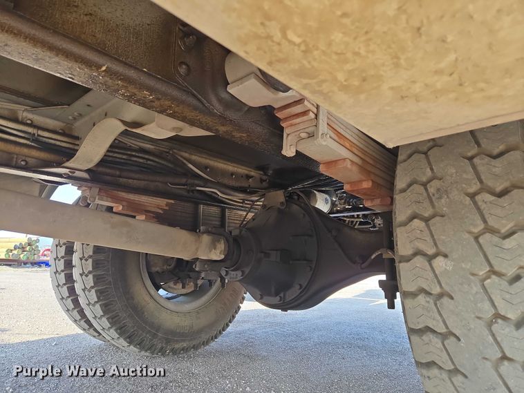 image for item ET5140 1994 Chevrolet C6500 bucket truck