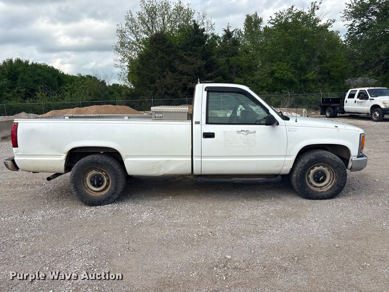 image for item ET5141 1993 Chevrolet Cheyenne pickup truck