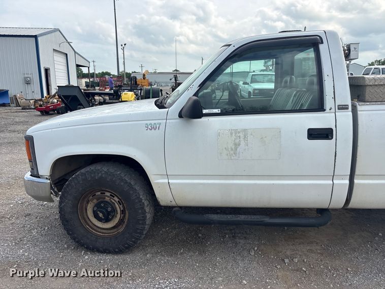 image for item ET5141 1993 Chevrolet Cheyenne pickup truck