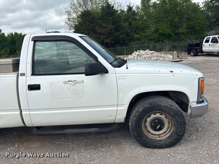 image for item ET5141 1993 Chevrolet Cheyenne pickup truck