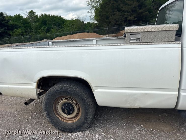 image for item ET5141 1993 Chevrolet Cheyenne pickup truck