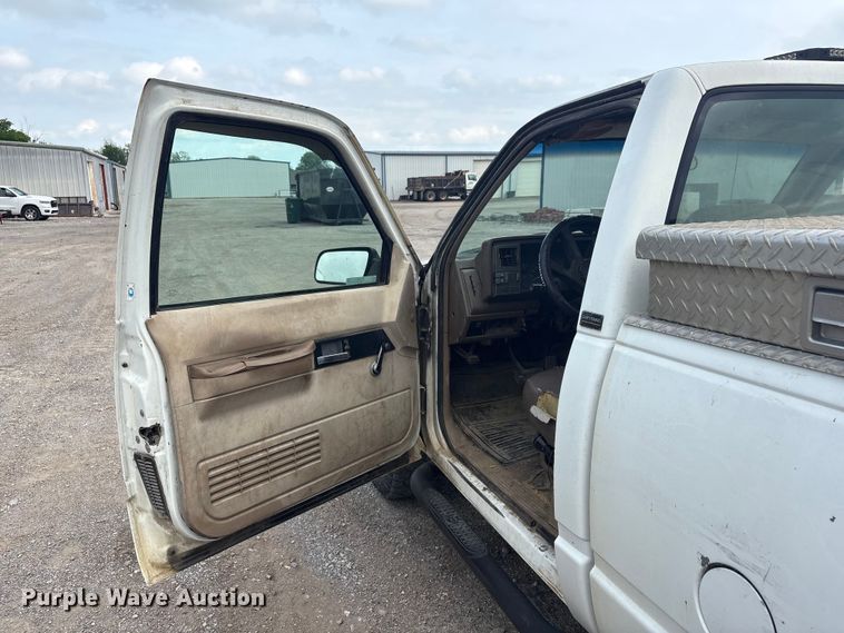 image for item ET5141 1993 Chevrolet Cheyenne pickup truck