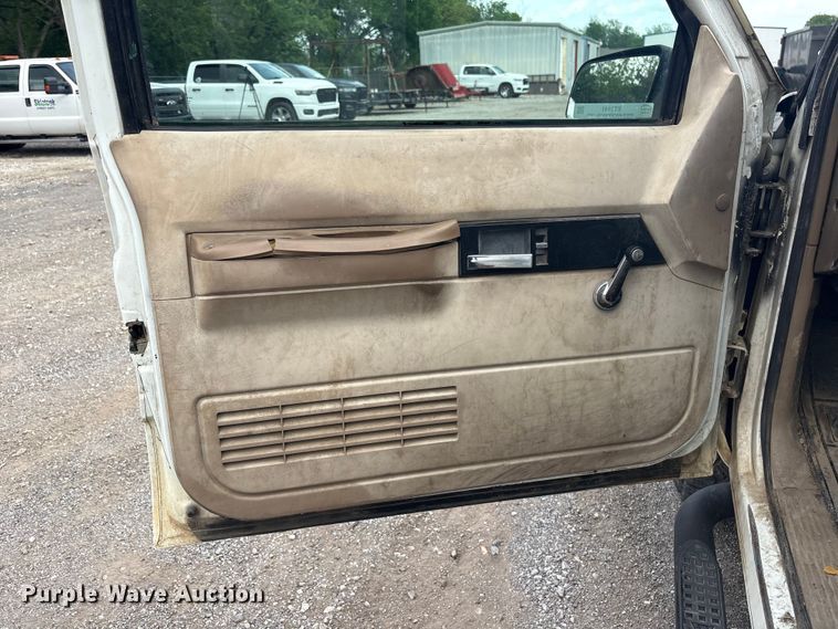 image for item ET5141 1993 Chevrolet Cheyenne pickup truck