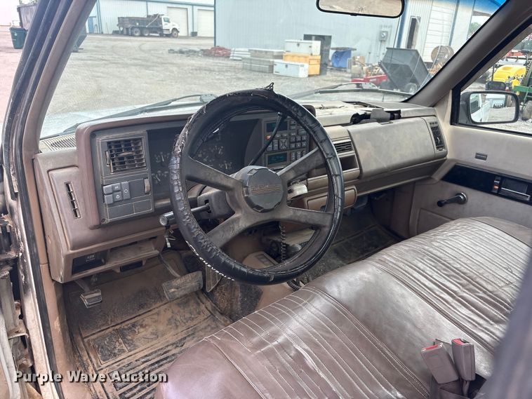 image for item ET5141 1993 Chevrolet Cheyenne pickup truck