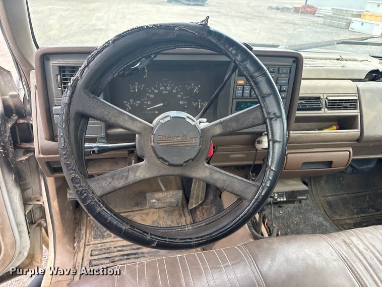 image for item ET5141 1993 Chevrolet Cheyenne pickup truck