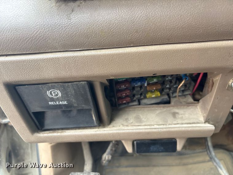 image for item ET5141 1993 Chevrolet Cheyenne pickup truck