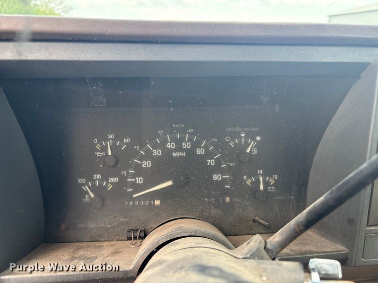 image for item ET5141 1993 Chevrolet Cheyenne pickup truck