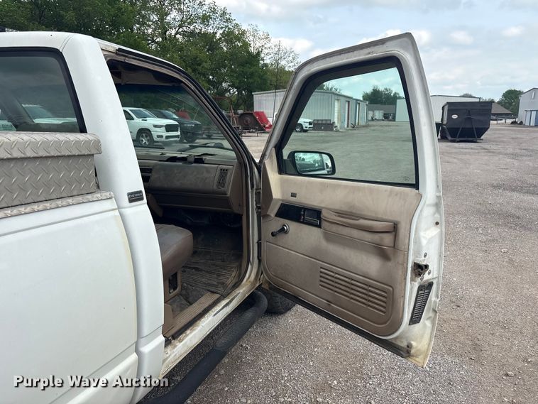 image for item ET5141 1993 Chevrolet Cheyenne pickup truck