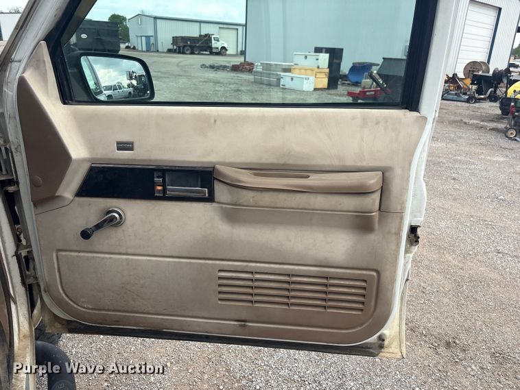 image for item ET5141 1993 Chevrolet Cheyenne pickup truck