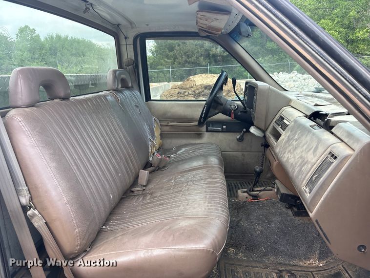 image for item ET5141 1993 Chevrolet Cheyenne pickup truck