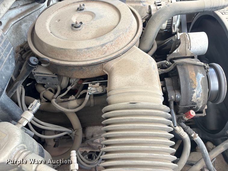image for item ET5141 1993 Chevrolet Cheyenne pickup truck