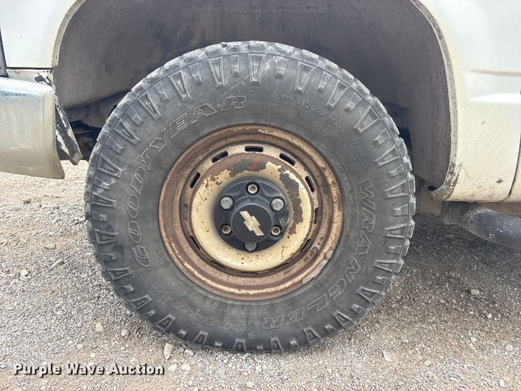 image for item ET5141 1993 Chevrolet Cheyenne pickup truck
